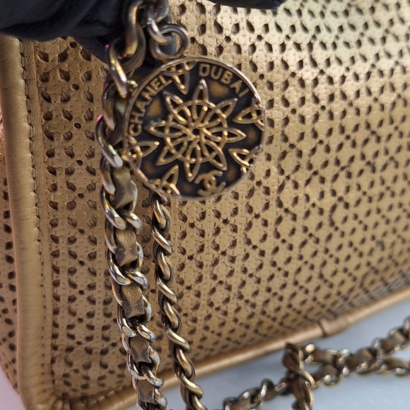 Chanel Gold Woven Women's Bag - Picture 5 of 14